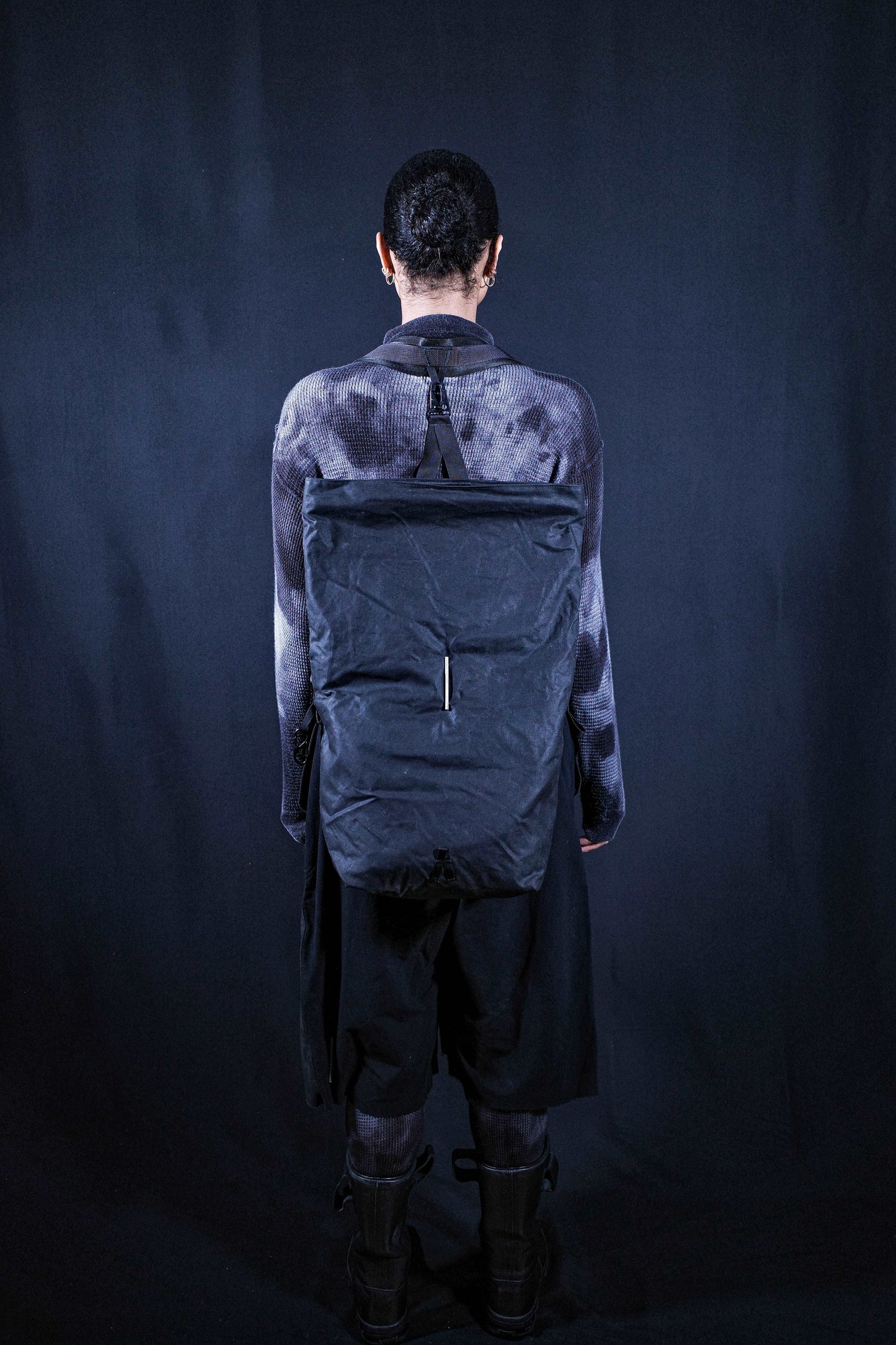 BA_TRANSFORMABLE MESSENGER BACKPACK WAXED COTTON BLACK