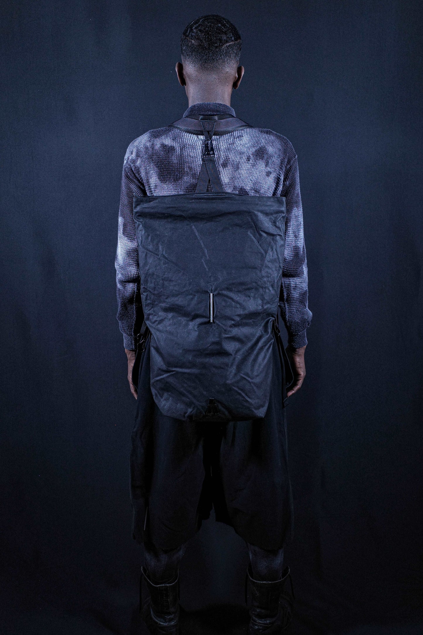 BA_TRANSFORMABLE MESSENGER BACKPACK WAXED COTTON BLACK