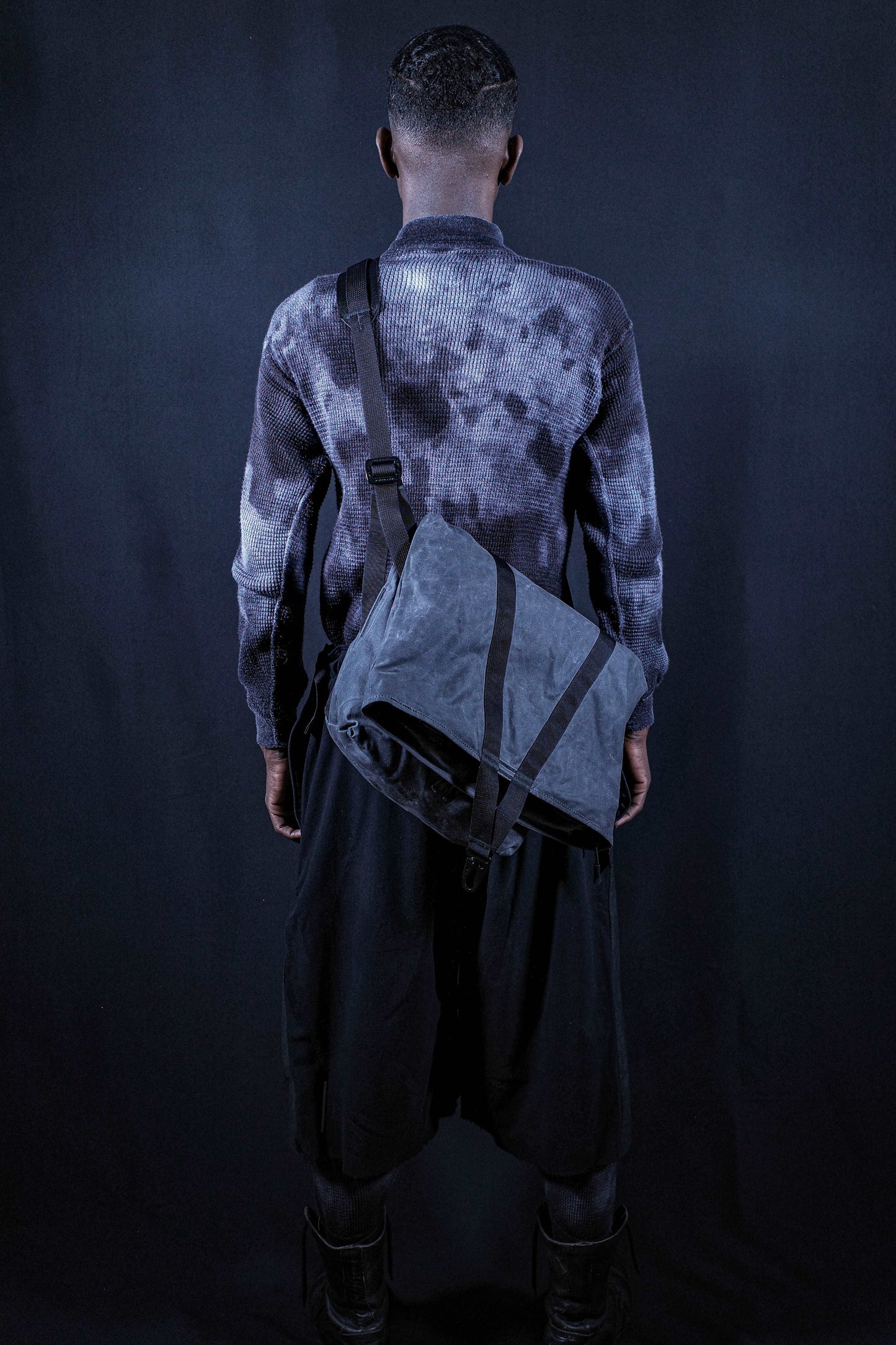 BA_TRANSFORMABLE MESSENGER BACKPACK WAXED COTTON GREY