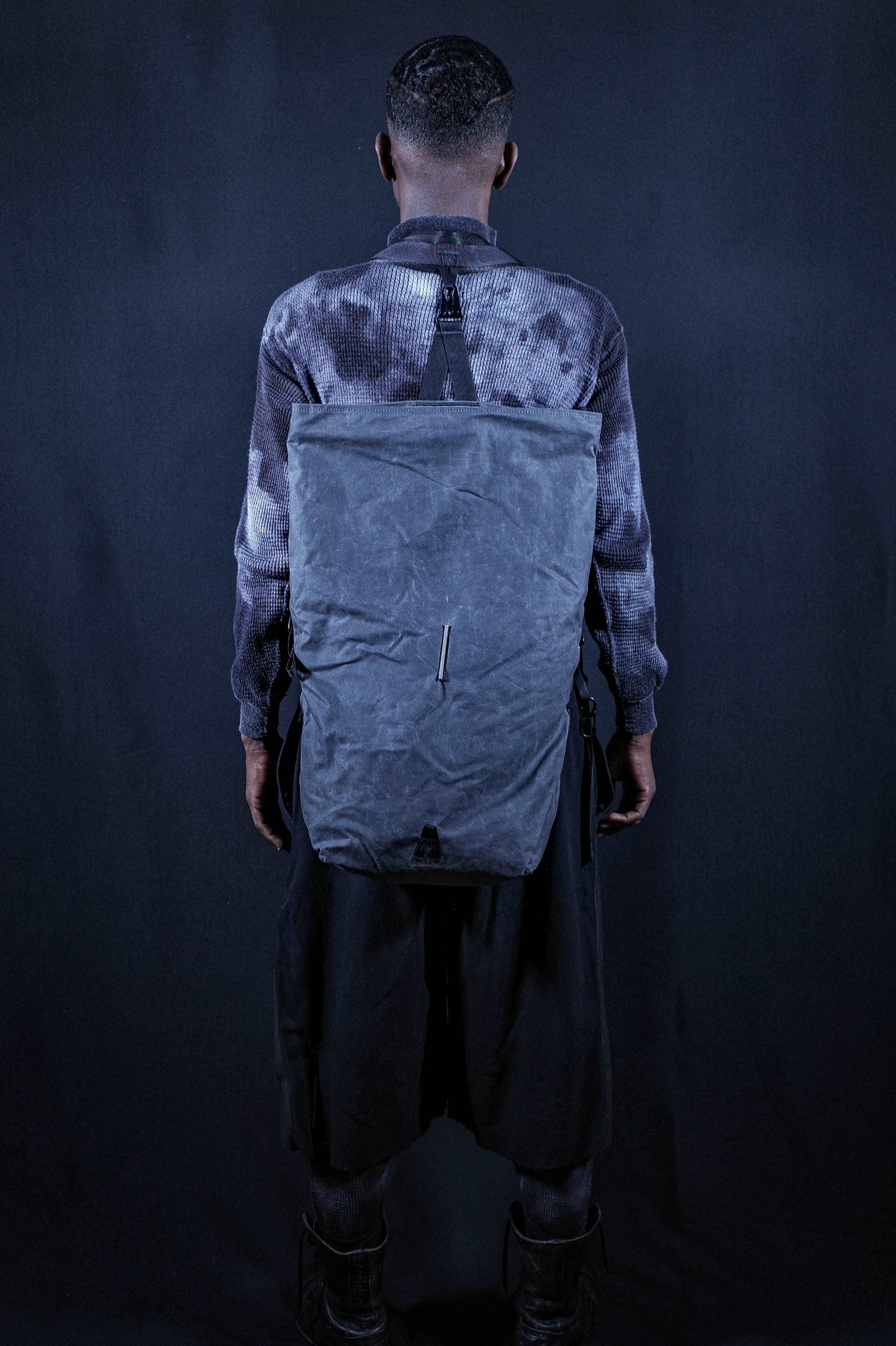 BA_TRANSFORMABLE MESSENGER BACKPACK WAXED COTTON GREY