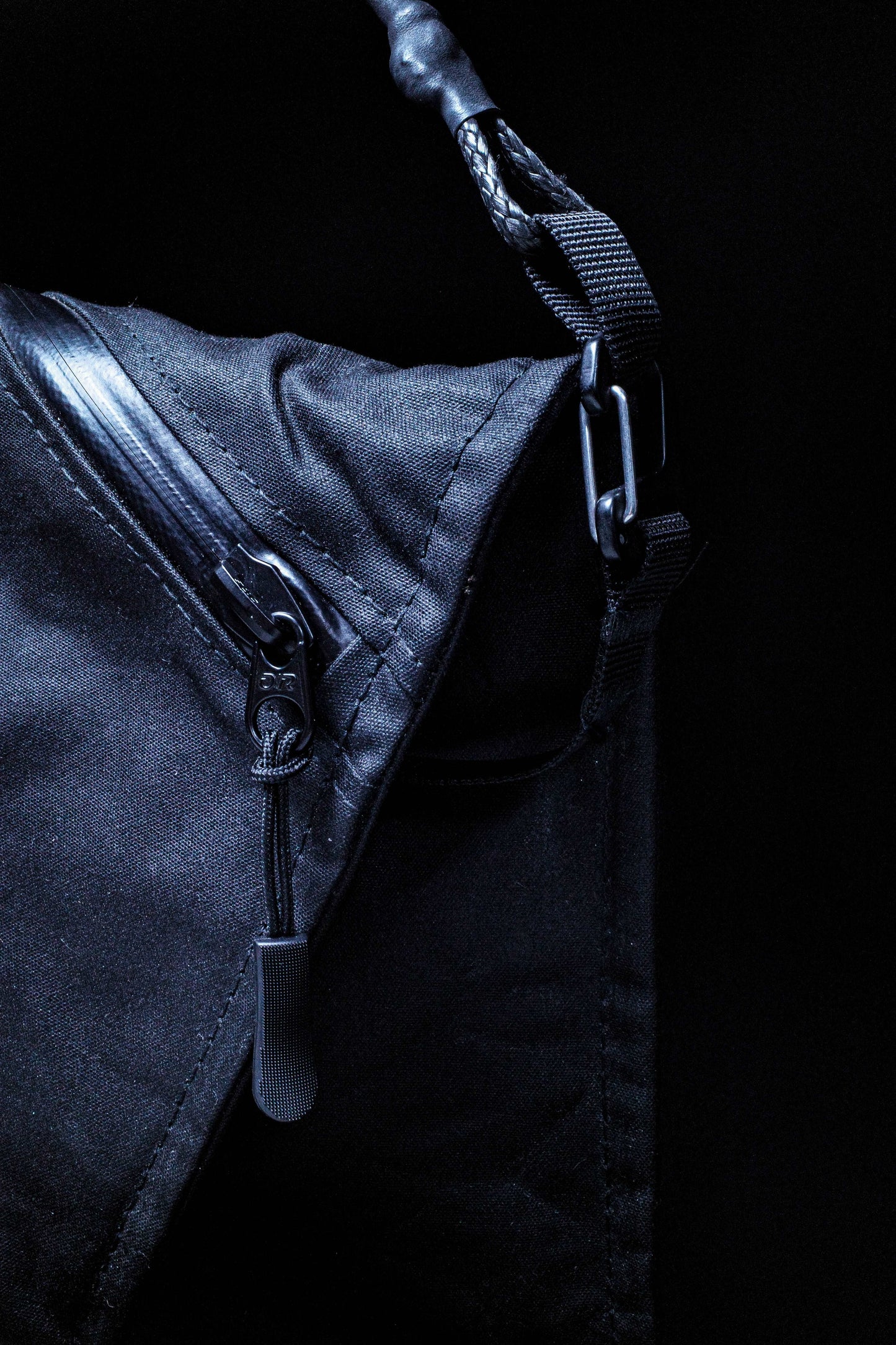 BA_ASYMMETRIC OVERLAY CLUTCH WAXED COTTON BLACK