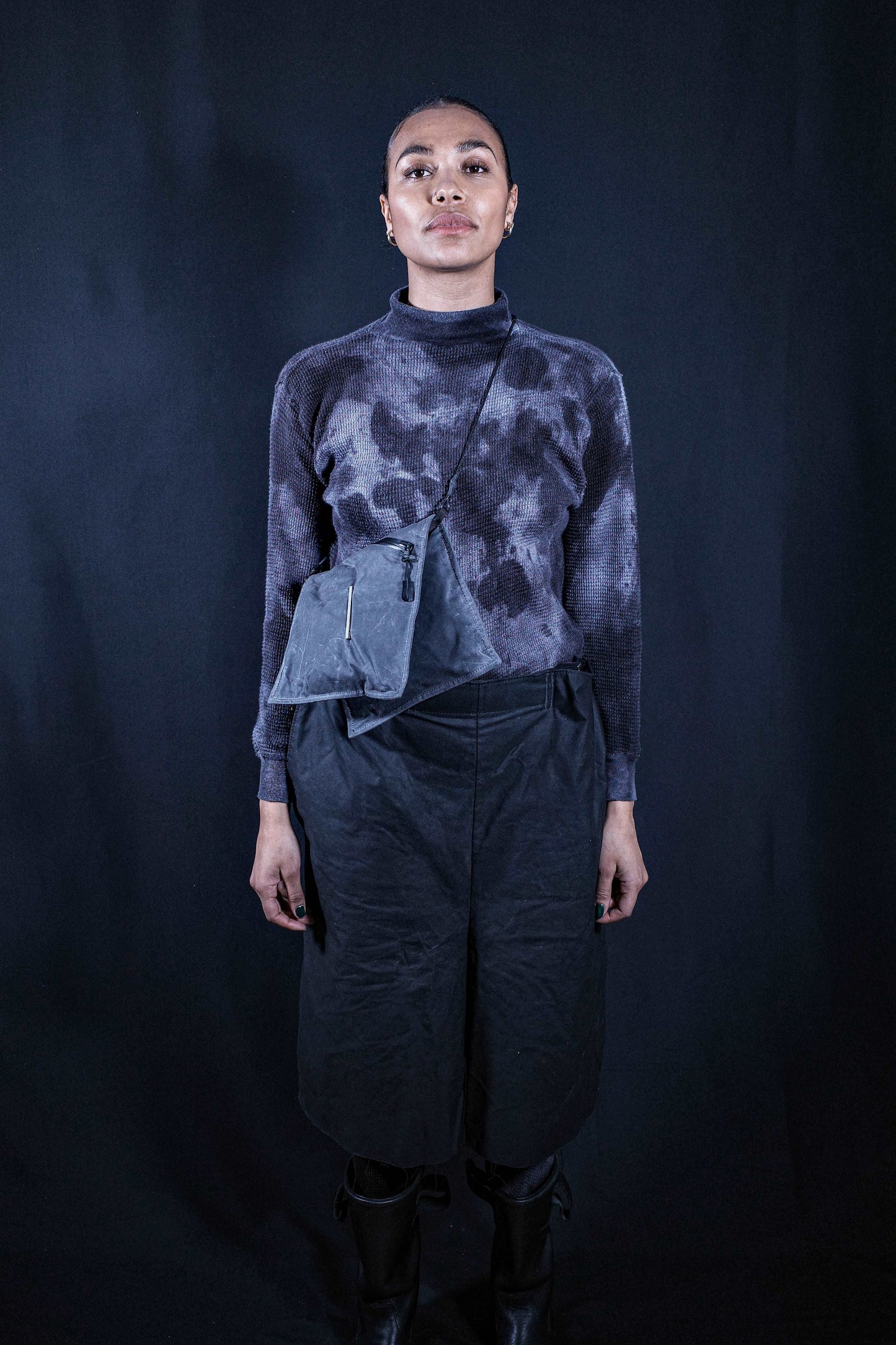BA_ASYMMETRIC OVERLAY CLUTCH WAXED COTTON GREY