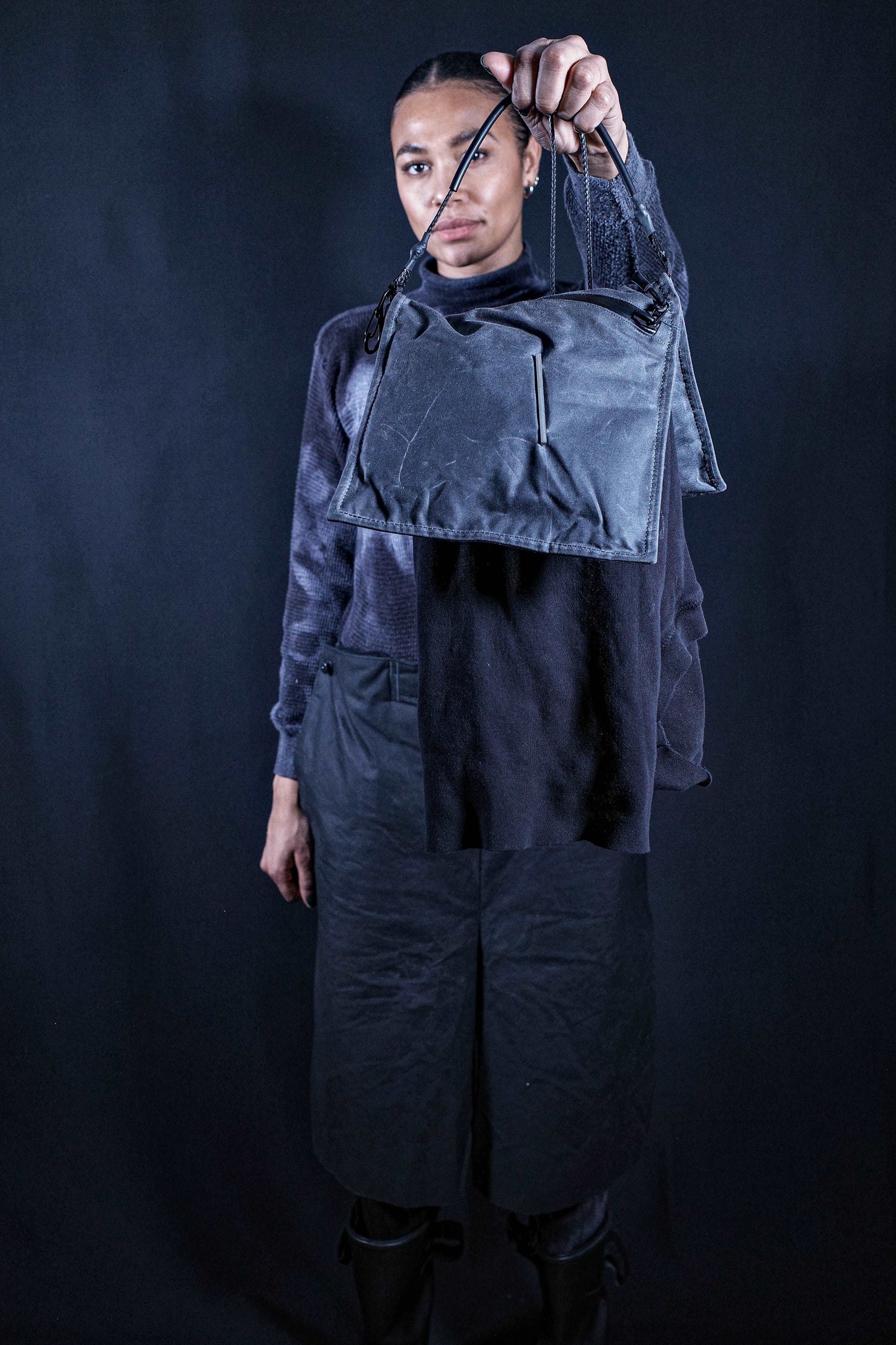 BA_ASYMMETRIC OVERLAY CLUTCH WAXED COTTON GREY