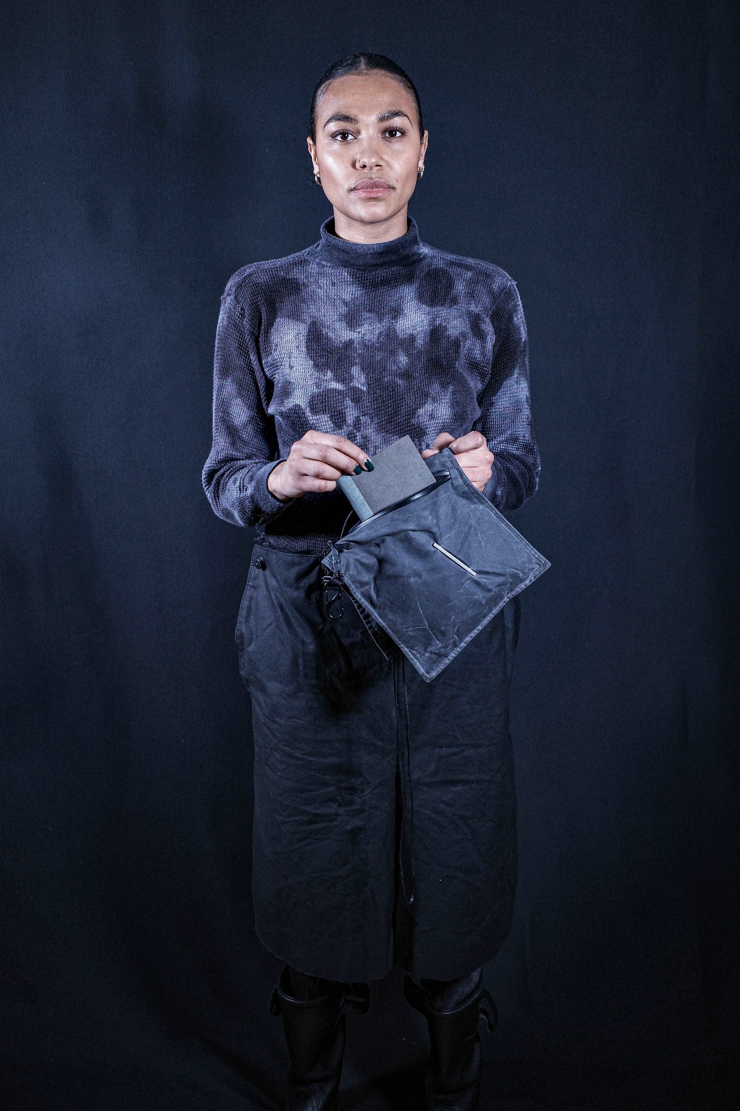 BA_ASYMMETRIC OVERLAY CLUTCH WAXED COTTON GREY