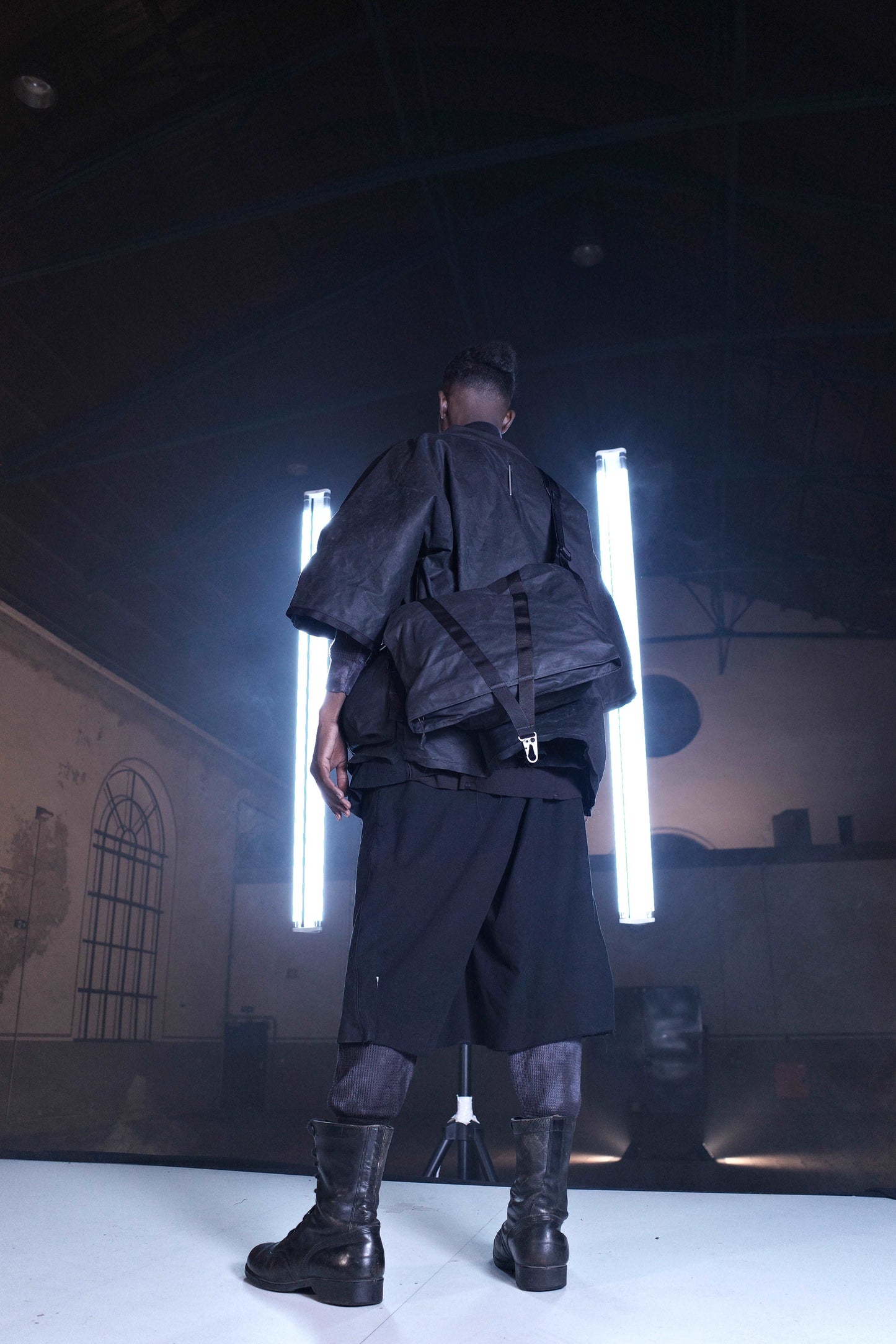 BA_TRANSFORMABLE MESSENGER BACKPACK WAXED COTTON BLACK