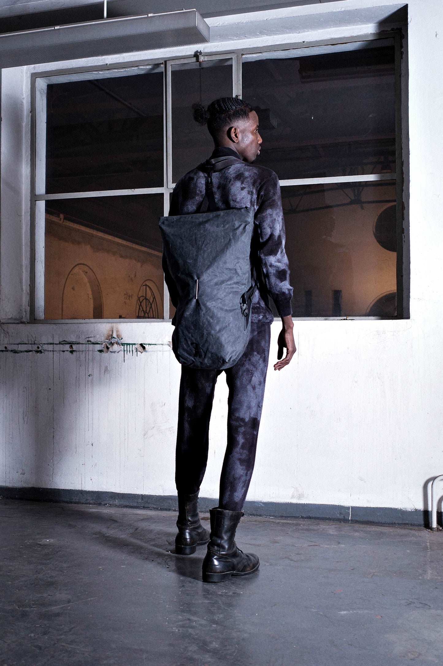 BA_TRANSFORMABLE MESSENGER BACKPACK WAXED COTTON GREY